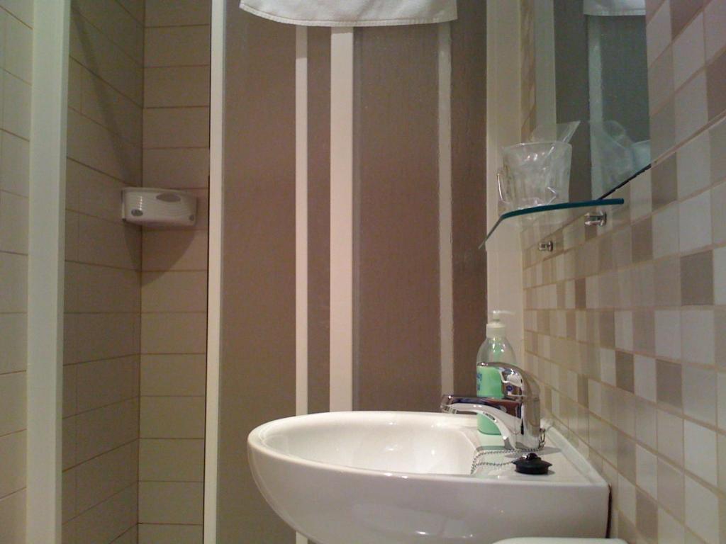 קואנקה Hostal Gaudi Cuenca מראה חיצוני תמונה
